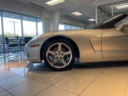 Used 2006 Chevrolet Corvette Convertible w/ Preferred Equipment Group image 10