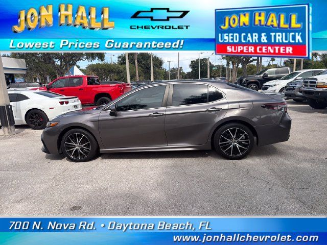 Used 2021 Toyota Camry SE w/ Convenience Package FWD image 4