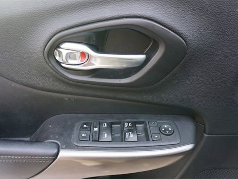 Used 2020 Jeep Cherokee Latitude Lux w/ Comfort/Convenience Group image 3