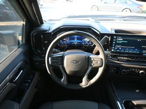 Used 2024 Chevrolet Silverado 2500 ZR2 w/ Technology Package image 13