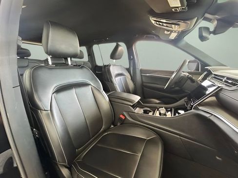 Used 2024 Jeep Grand Cherokee Limited image 35