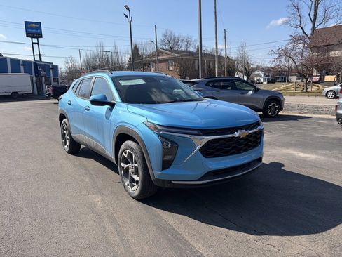 New 2026 Chevrolet Trax LT w/ Driver Confidence Package image 2
