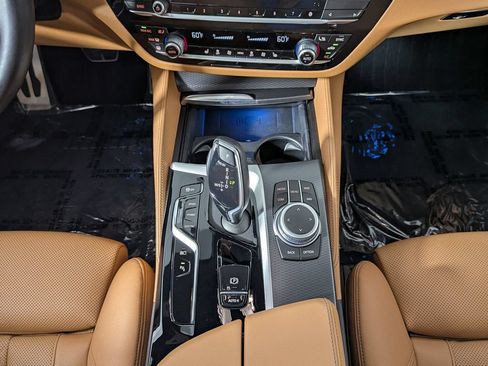 Used 2022 BMW 530e xDrive w/ Premium Package AWD/4WD image 39