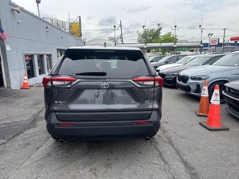 Used 2024 Toyota RAV4 LE FWD image 5
