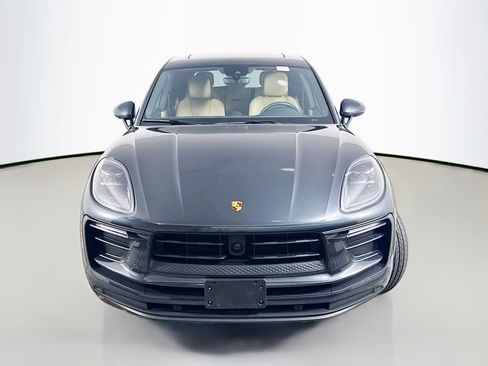 Used 2023 Porsche Macan image 2