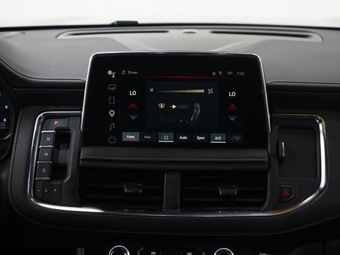 Used 2024 GMC Yukon XL SLT w/ SLT Luxury Package AWD/4WD image 16