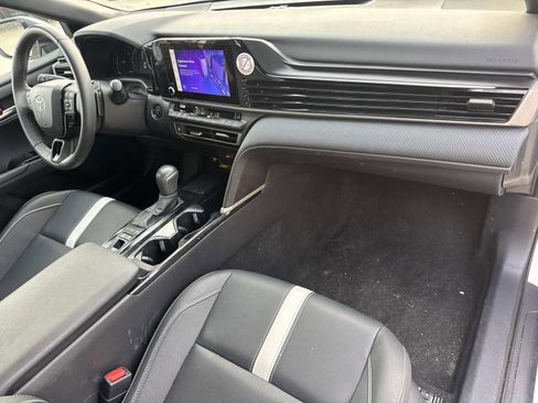 Used 2025 Toyota Camry SE image 10