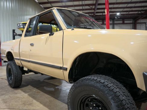 Used 1986 Nissan Pickup 4x4 King Cab image 30