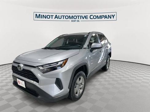 Used 2025 Toyota RAV4 XLE AWD/4WD image 4