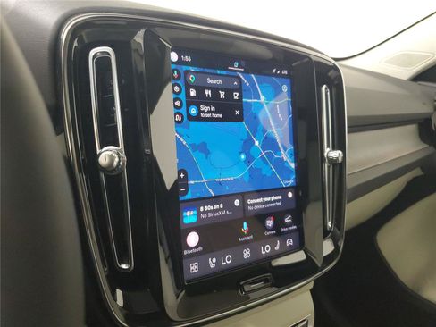 Certified 2025 Volvo XC40 B5 Plus AWD/4WD image 24