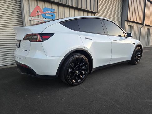 Used 2024 Tesla Model Y Long Range AWD/4WD image 8