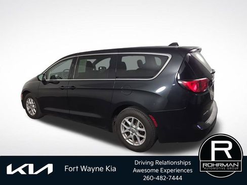 Used 2017 Chrysler Pacifica LX FWD image 10