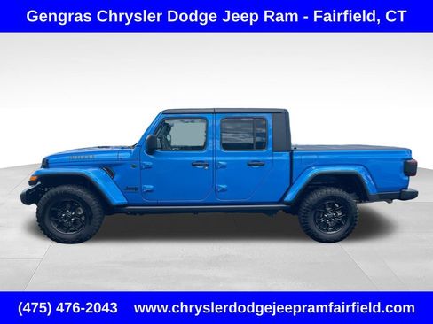 Certified 2025 Jeep Gladiator Sport AWD/4WD image 4