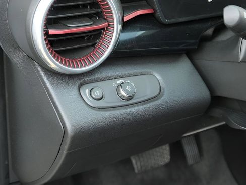 Used 2025 Chevrolet Trax RS w/ Sunroof Package FWD image 7