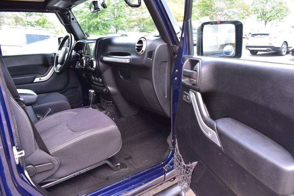 Used 2013 Jeep Wrangler Unlimited Rubicon w/ Connectivity Group AWD/4WD image 34