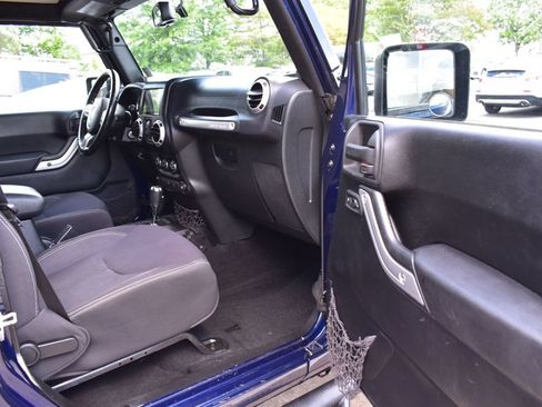 Used 2013 Jeep Wrangler Unlimited Rubicon w/ Connectivity Group AWD/4WD image 34