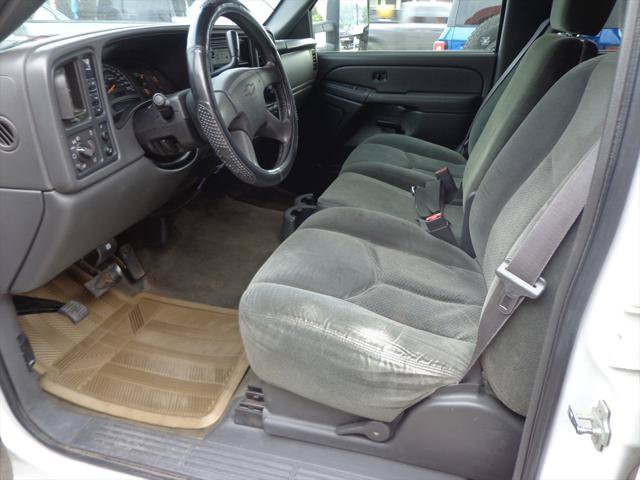 Used 2004 Chevrolet Silverado 2500 LS AWD/4WD image 8