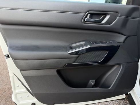 New 2026 Nissan Pathfinder S image 10