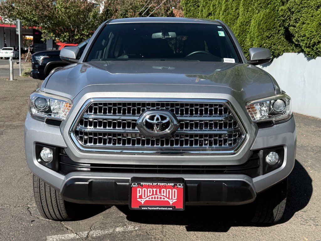 Used 2017 Toyota Tacoma TRD Off-Road w/ Tow Package AWD/4WD image 3