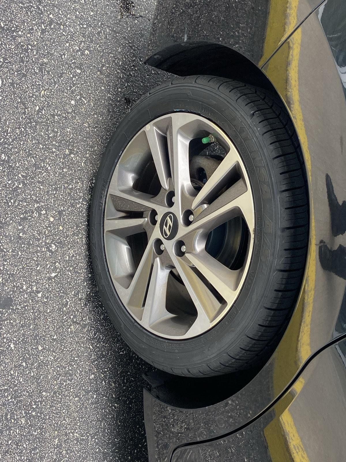 Used 2017 Hyundai Elantra Limited FWD image 7