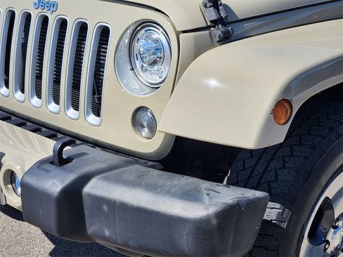 Used 2017 Jeep Wrangler Unlimited Sahara w/ Connectivity Group image 9