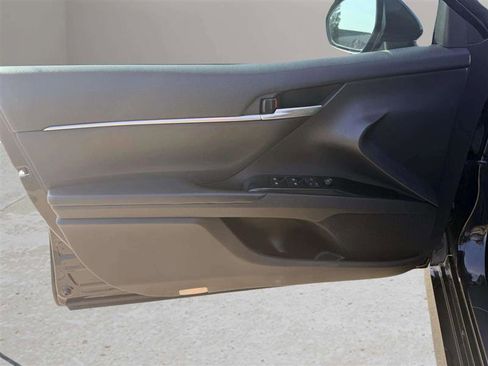 Used 2018 Toyota Camry LE w/ Convenience Package image 26