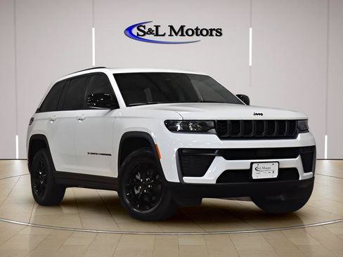 New 2026 Jeep Grand Cherokee Altitude AWD/4WD image 2