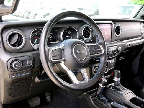 Used 2023 Jeep Wrangler Unlimited Rubicon 4xe w/ Cold Weather Group AWD/4WD image 9