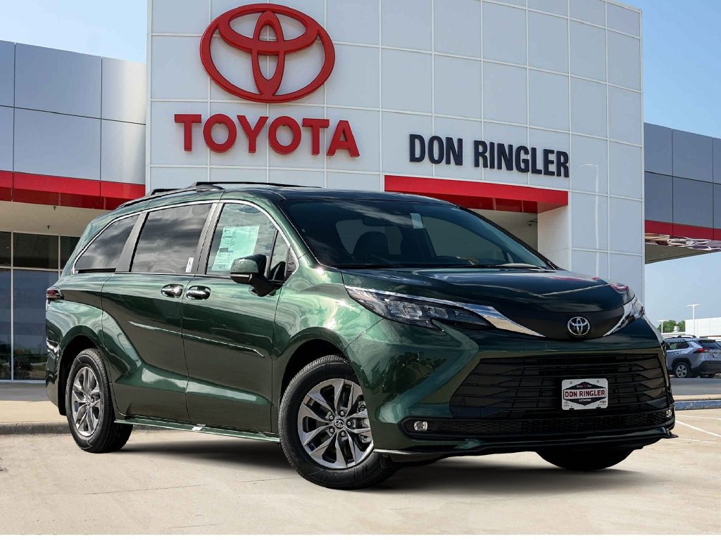 New 2026 Toyota Sienna XLE FWD image 1