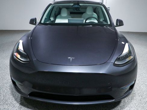 Used 2024 Tesla Model Y Long Range RWD image 4