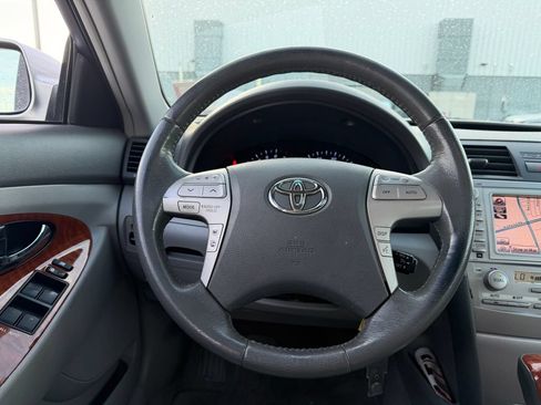 Used 2011 Toyota Camry XLE w/ SE/XLE Extra-Value Pkg FWD image 8