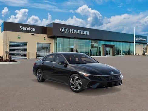 New 2026 Hyundai Elantra Limited FWD image 2