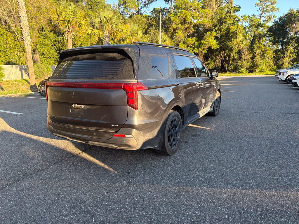 Certified 2025 Kia Carnival SX w/ SX Dark Edition Package FWD image 4