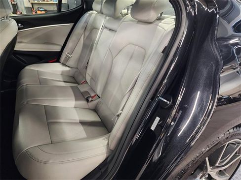 Used 2025 Genesis G70 2.5T image 26