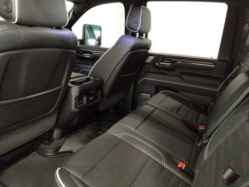 Used 2024 GMC Sierra 2500 AT4X image 43