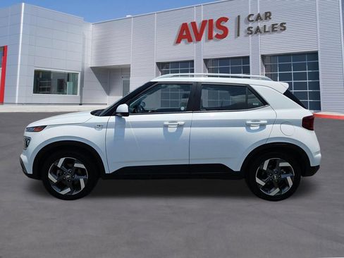 Used 2025 Hyundai Venue SEL FWD image 2