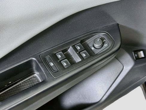 Used 2023 Volkswagen Taos SE FWD image 15