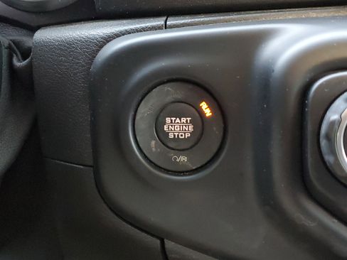 Used 2019 Jeep Wrangler Unlimited Sahara image 30