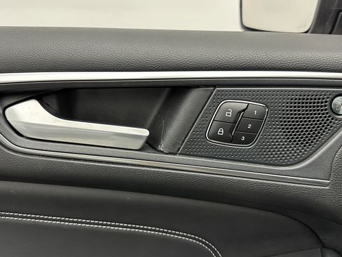 Used 2024 Ford Edge Titanium image 23