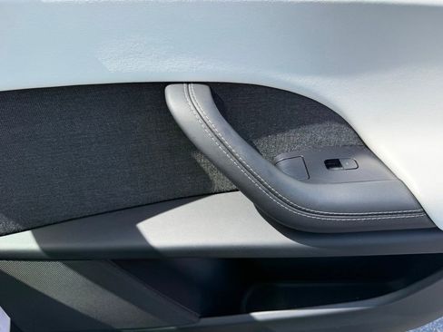 Used 2022 Tesla Model X image 37