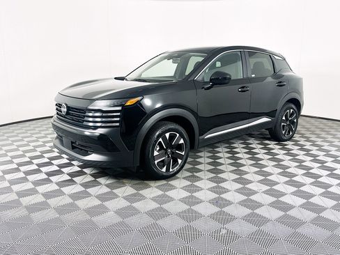 Used 2025 Nissan Kicks SV AWD/4WD image 3