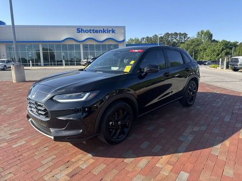 Used 2025 Honda HR-V Sport image 4