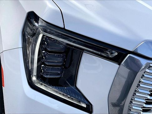 Used 2024 GMC Yukon Denali image 33
