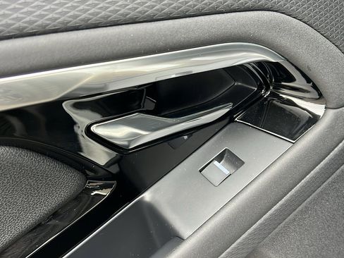 Used 2023 Land Rover Range Rover Evoque R-Dynamic S image 12