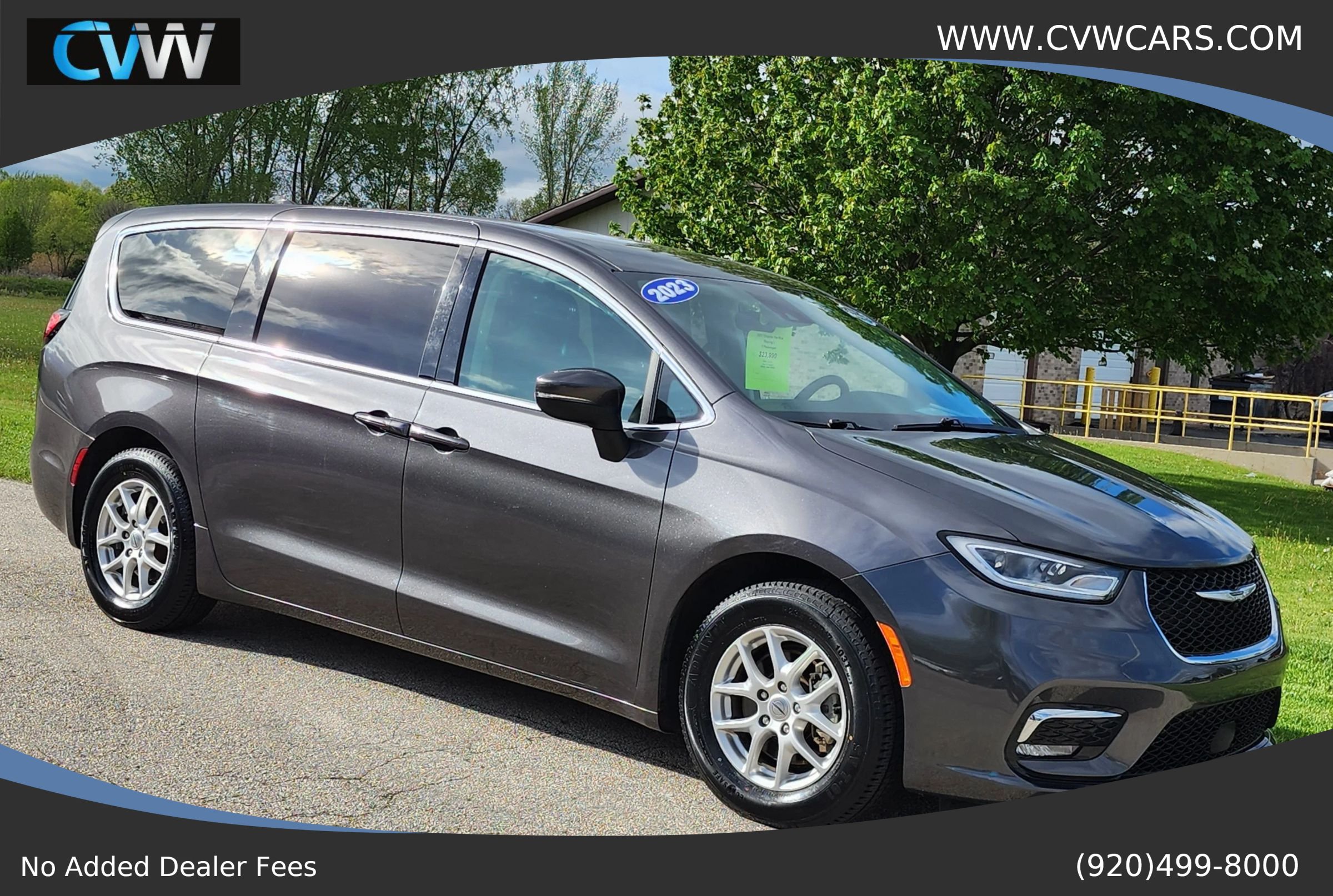 Used 2023 Chrysler Pacifica Touring-L FWD image 1