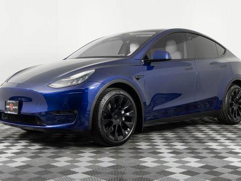Used 2022 Tesla Model Y Long Range image 1