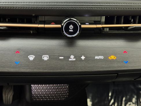 Used 2023 Nissan Ariya FWD image 25