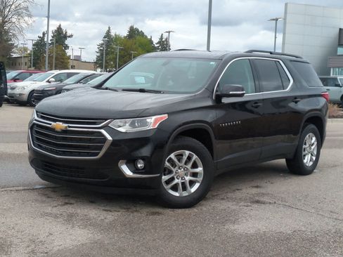 Used 2021 Chevrolet Traverse LT FWD image 1