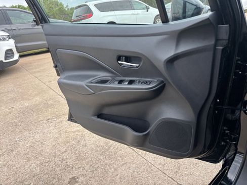 Used 2025 Nissan Versa SV image 18