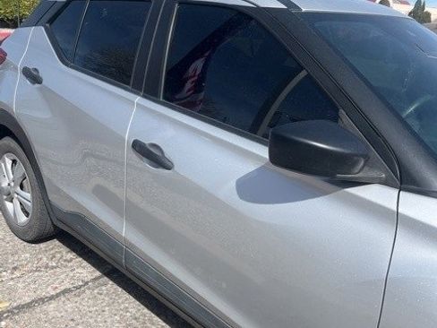 Used 2020 Nissan Kicks S image 4